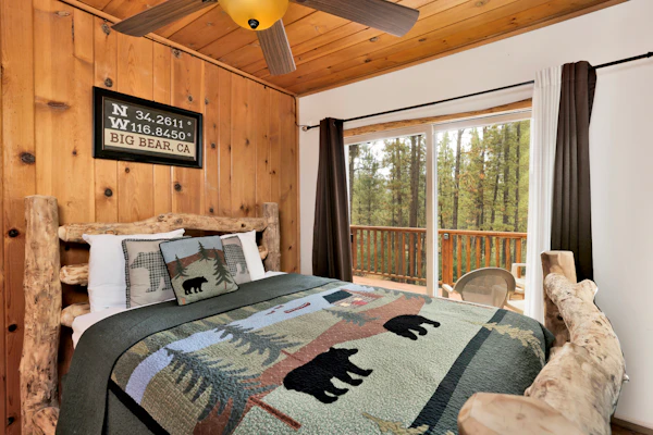 Authentic 3BR Log Cabin: New Hot Tub, & Modern Kitchen