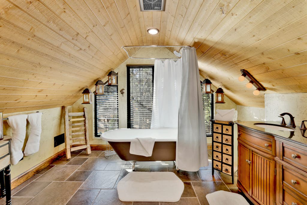 How Sweet It Is - Downtown Village Retreat at Big Bear