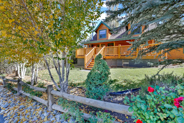 Knotty and Nice Big Bear- Hot Tub- Lakeside Log Cabin