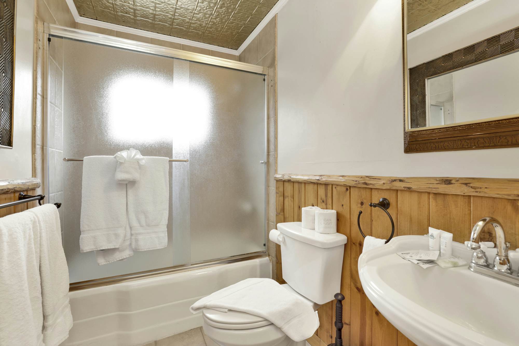 537-Nine Pines Lodge