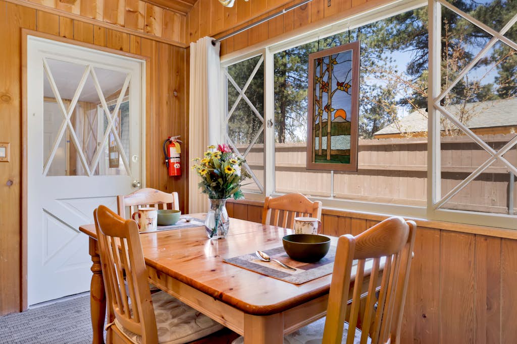 Cozy & Relaxing Oriole Cottage at Big Bear Lake