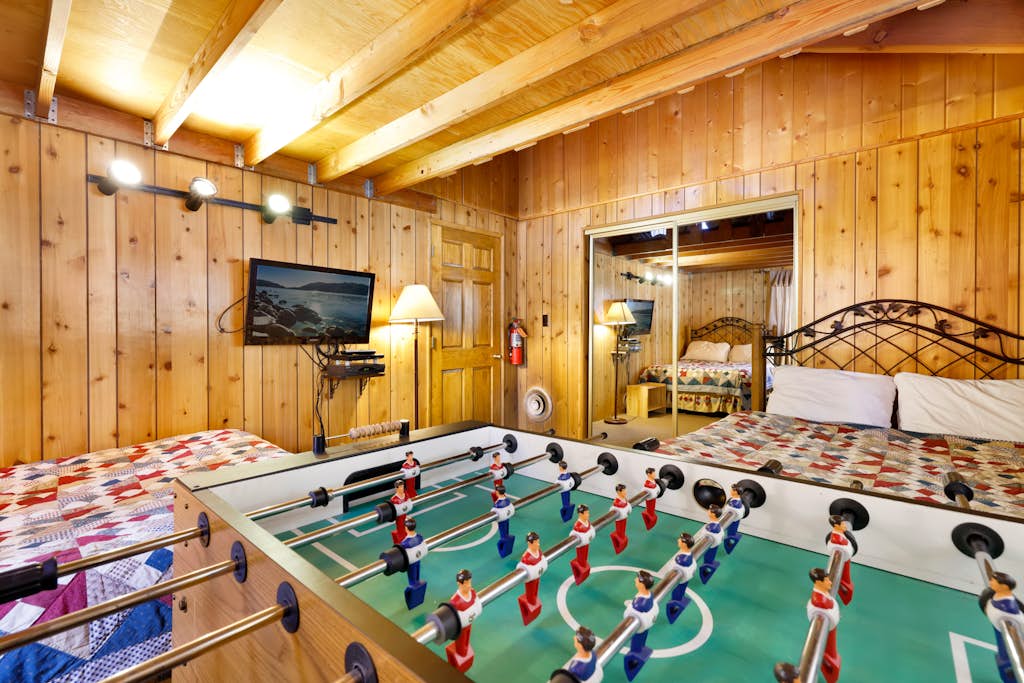 Cabin Steps to Lake and Village