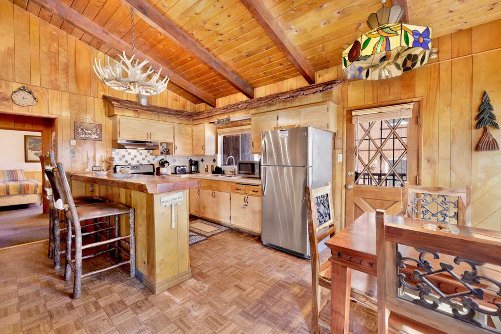 Adorable Village Retreat at Big Bear - Walk to Lake and Marina