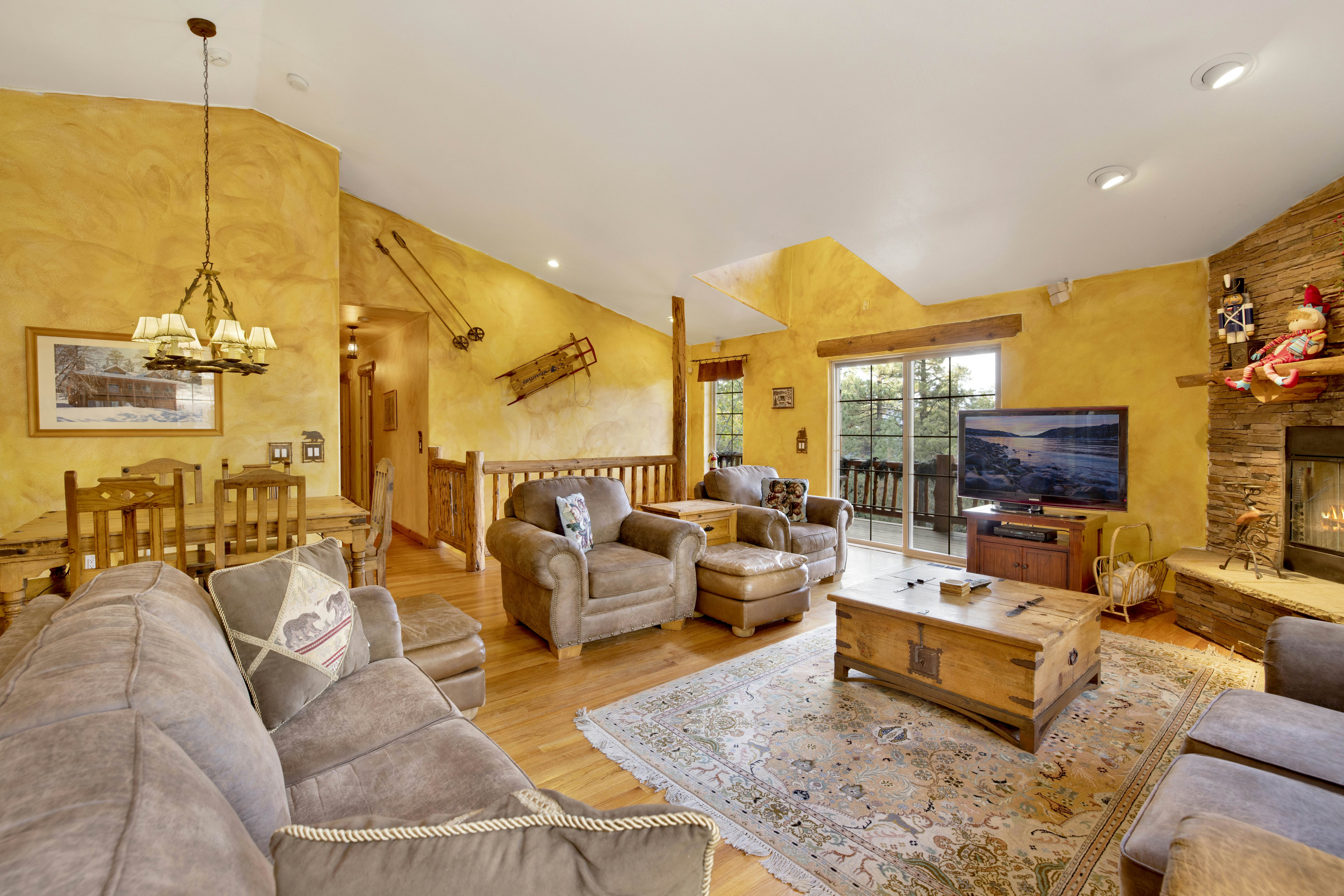 735-Bear Creek Lodge