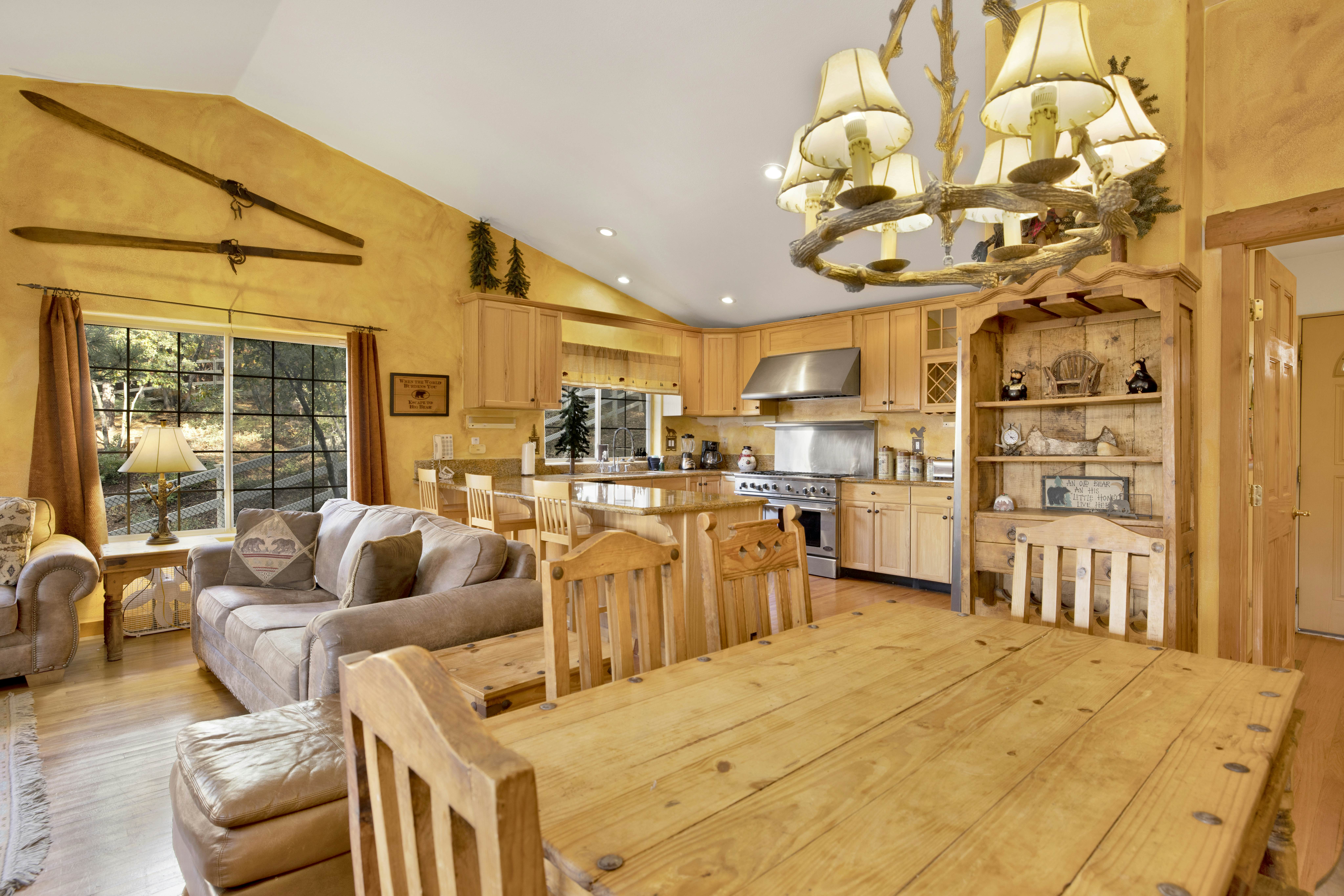 735-Bear Creek Lodge