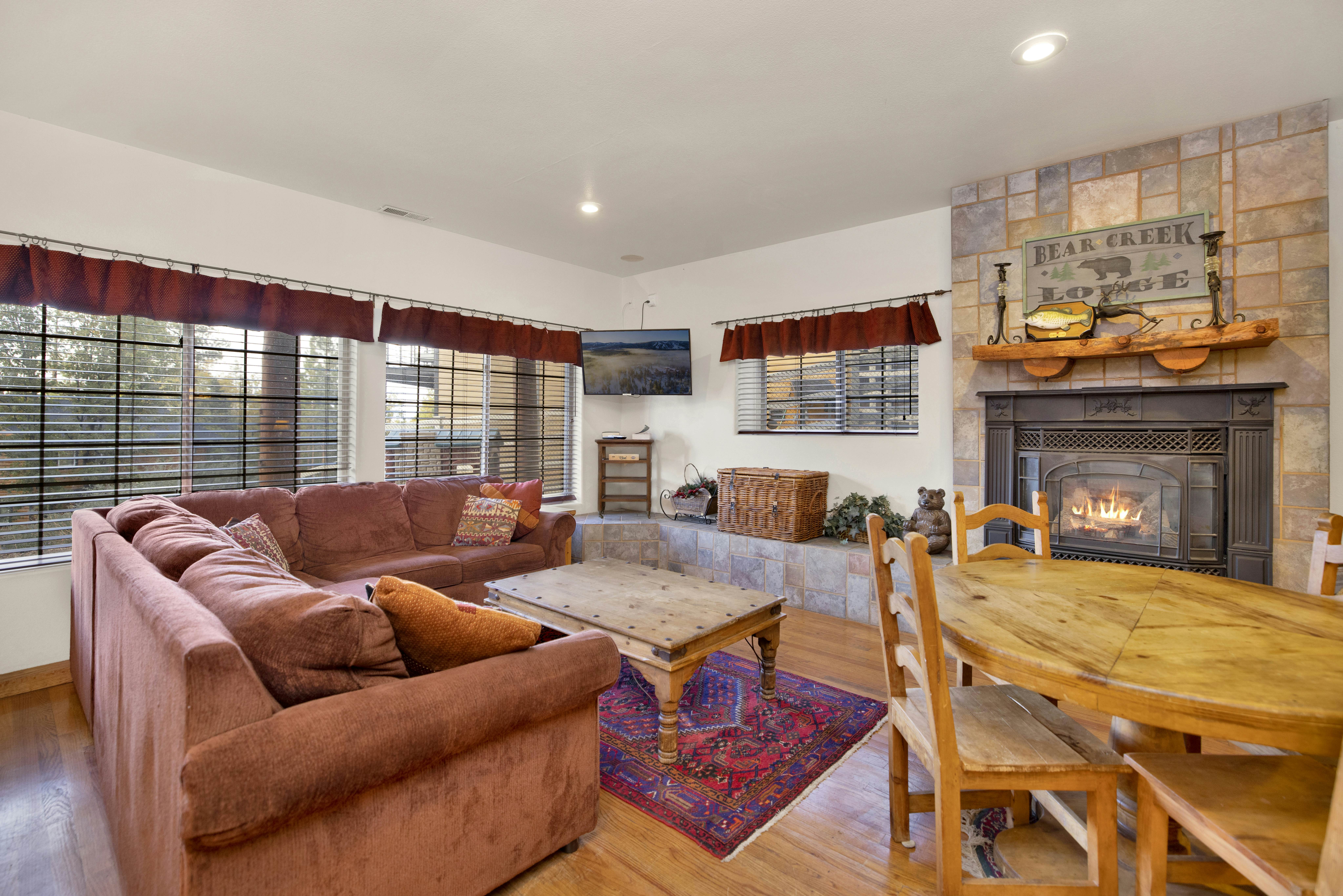 735-Bear Creek Lodge