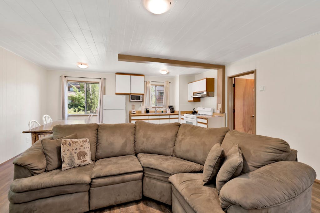 Twin Pines Family Lakeside Cabin- Village Location