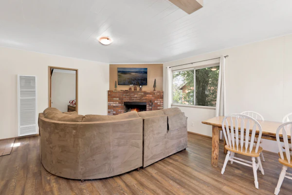 Twin Pines Family Lakeside Cabin- Village Location