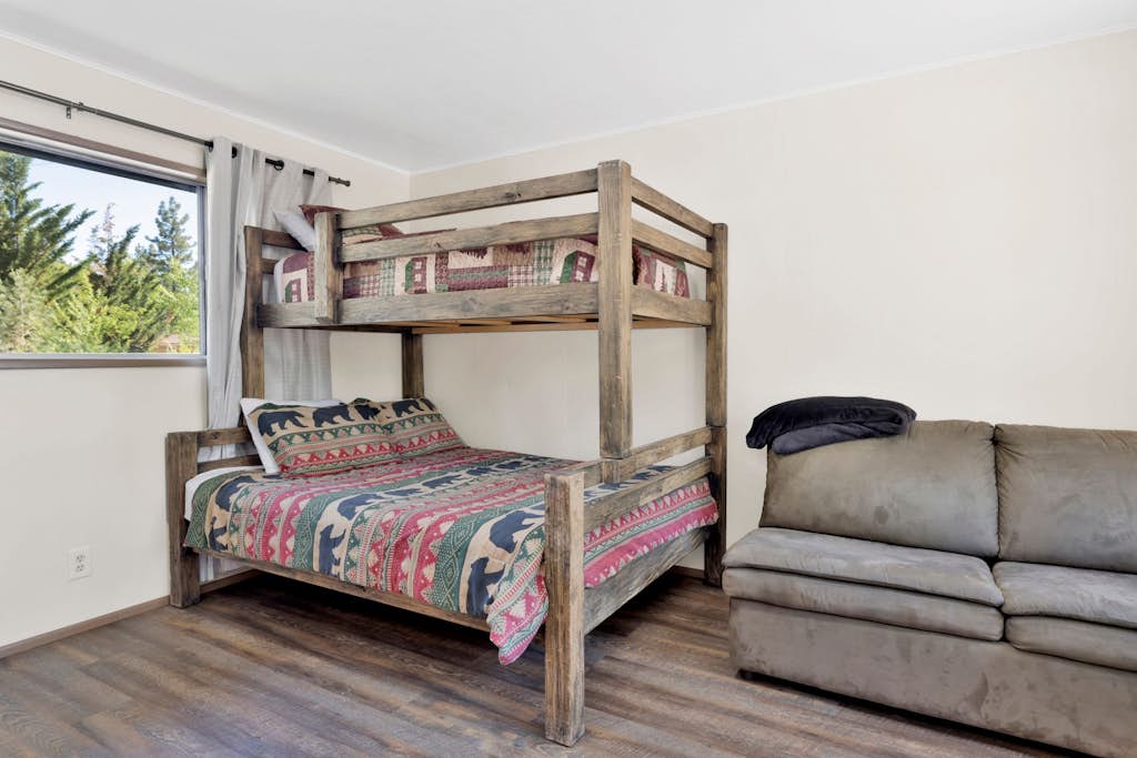 Twin Pines Family Lakeside Cabin- Village Location