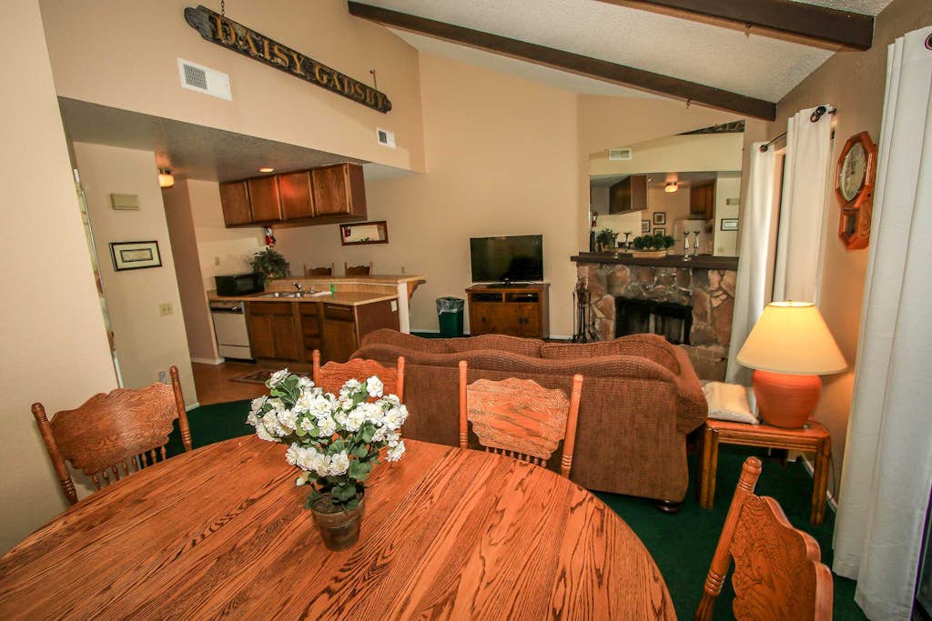 Boulder Creek 33 Lakeside Townhouse Retreat