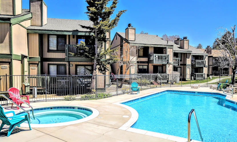 Cozy 2BR Lakeview Escape: Wood Fireplace, BBQ & Resort Amenities