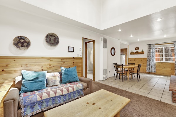 Life Of Riley Retreat at Big Bear w/ Hot Tub