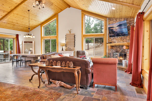 Eagle Ridge Views Log Cabin w/ Hot Tub + Games