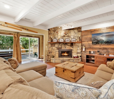 1651-Cozy up to Summit