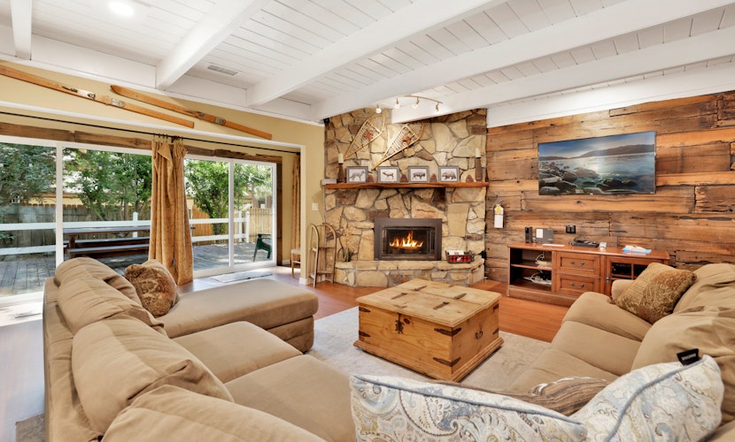 Cozy Up to Summit — Walk to Snow Summit | Hot Tub | Game Room | Mountain Retreat