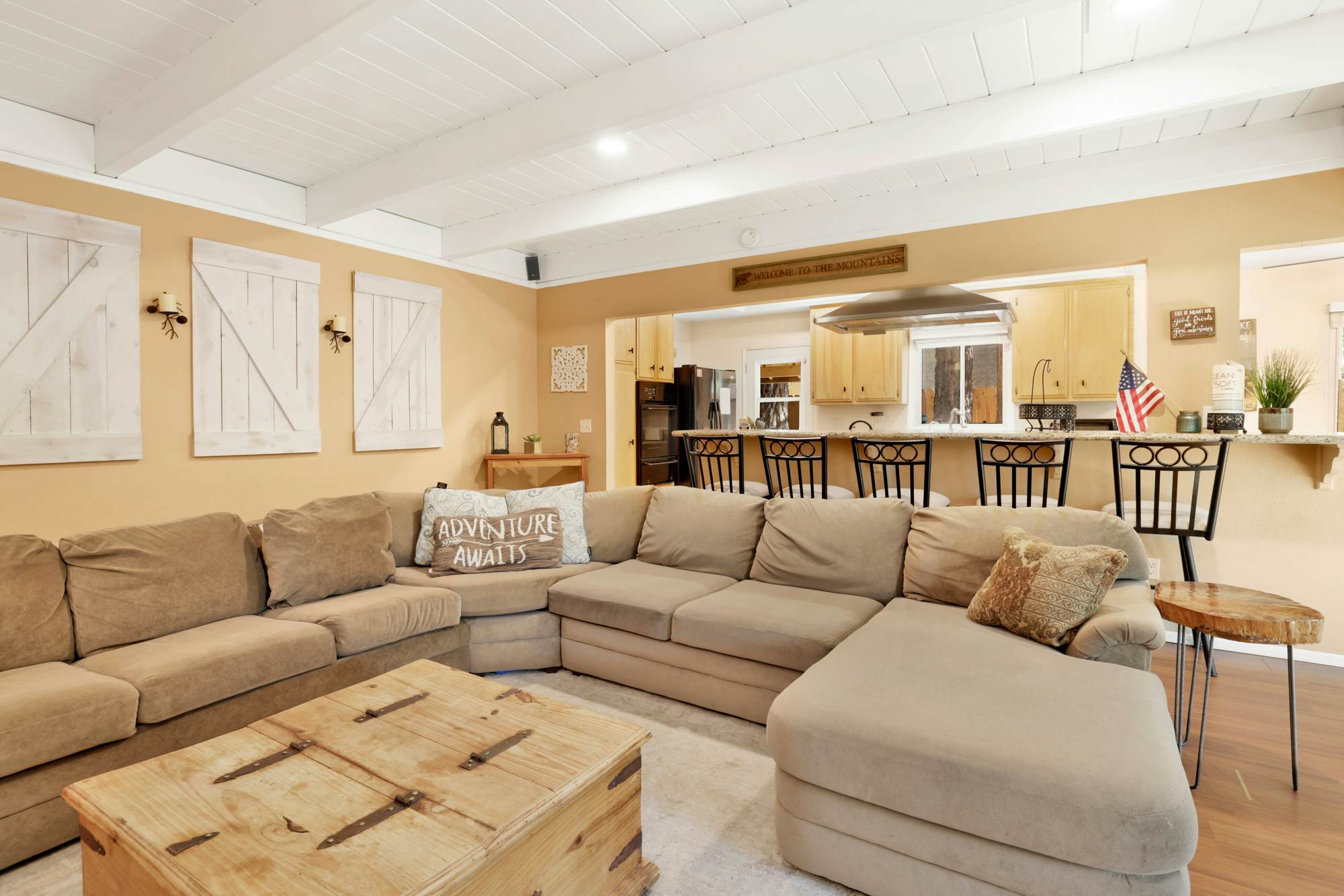 1651-Cozy up to Summit