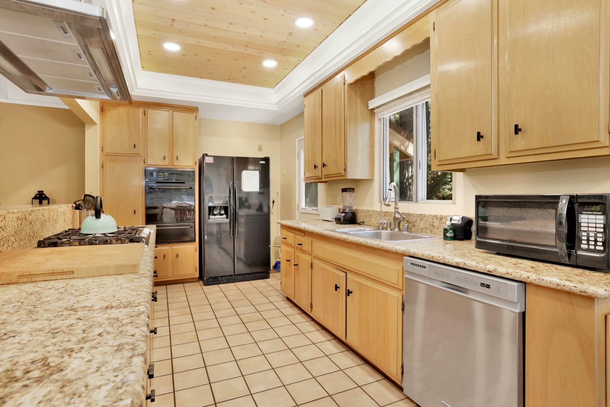 1651-Cozy up to Summit