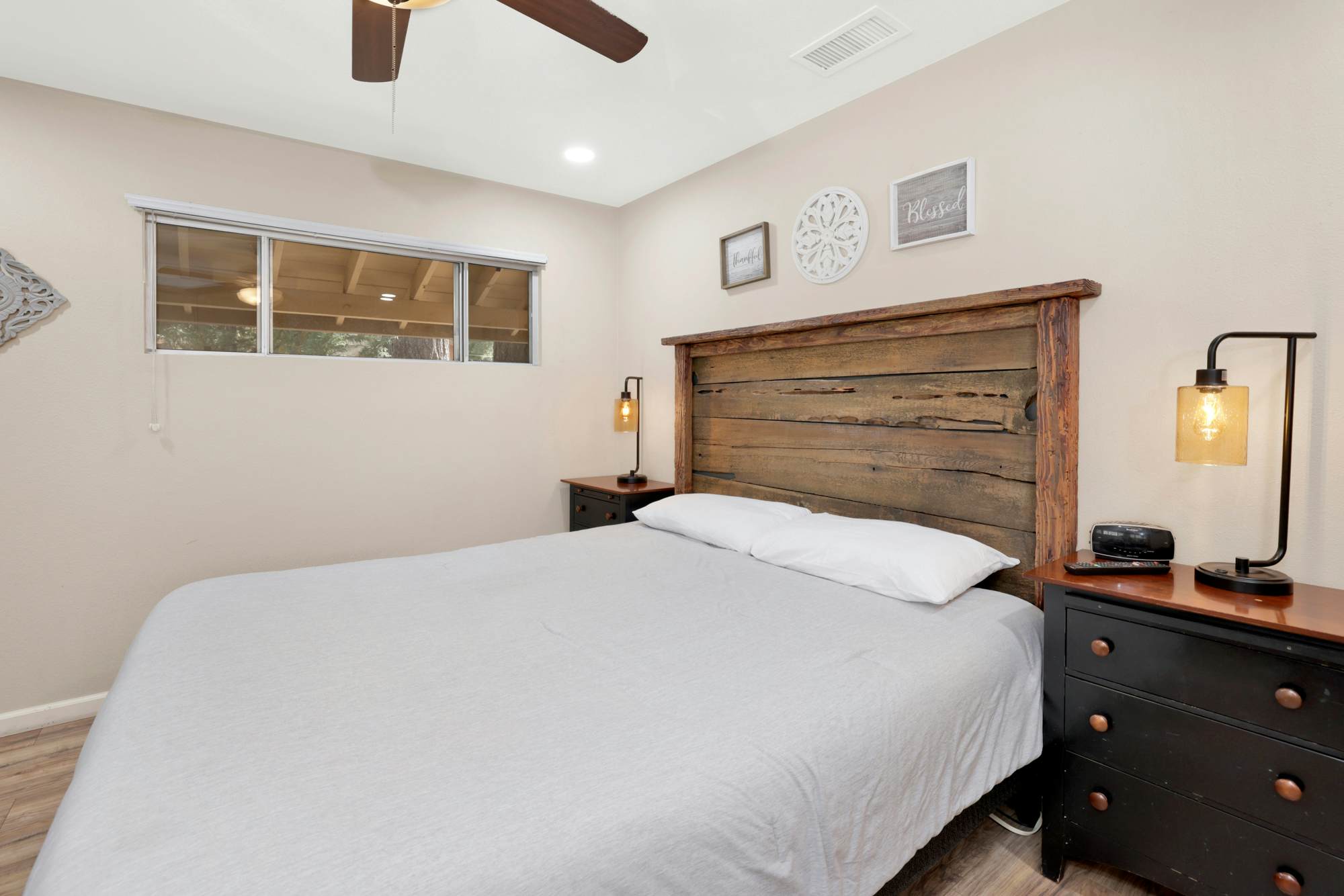 1651-Cozy up to Summit