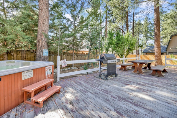 Cozy Up to Summit — Walk to Snow Summit | Hot Tub | Game Room | Mountain Retreat