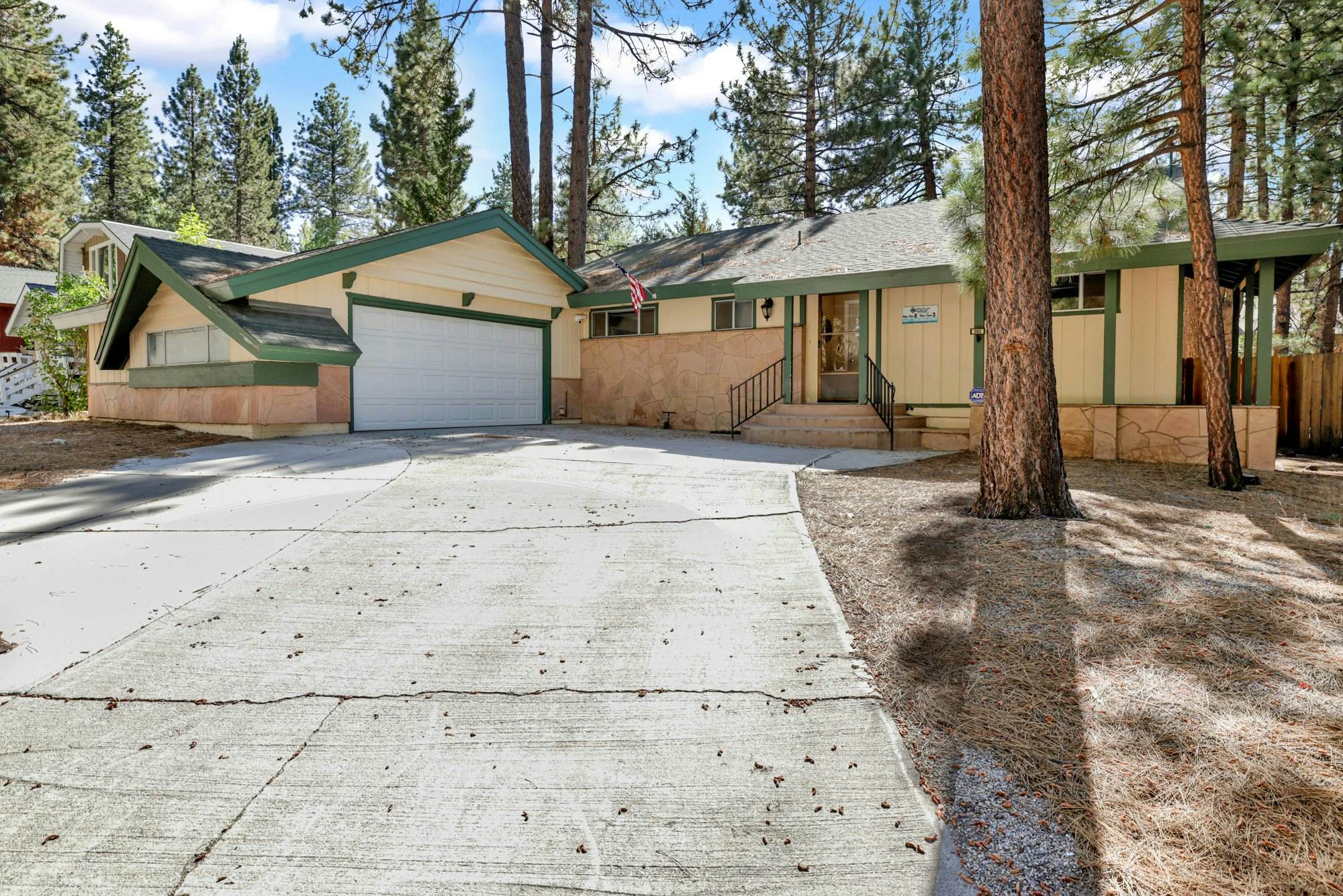 1651-Cozy up to Summit