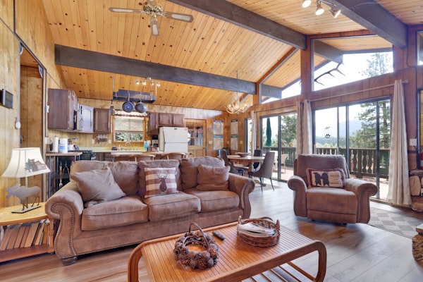 Above it All Retreat Cottage at Big Bear Lake