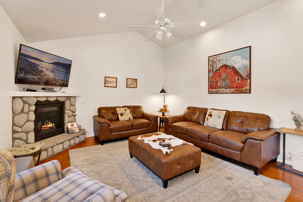 Mountain Modern Village Escape- Hot Tub-