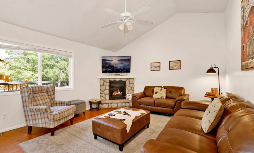 Mountain Modern Village Escape- Hot Tub-