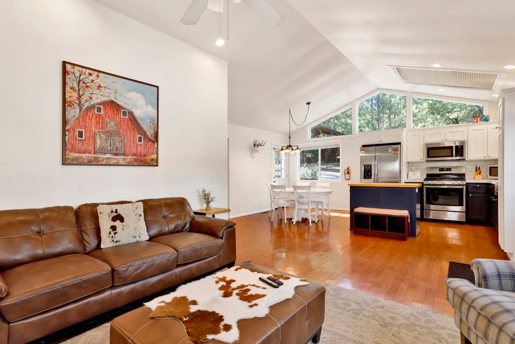 Mountain Modern Village Escape- Hot Tub-