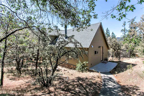 Grandpas Axe Village Retreat w/ Hot Tub