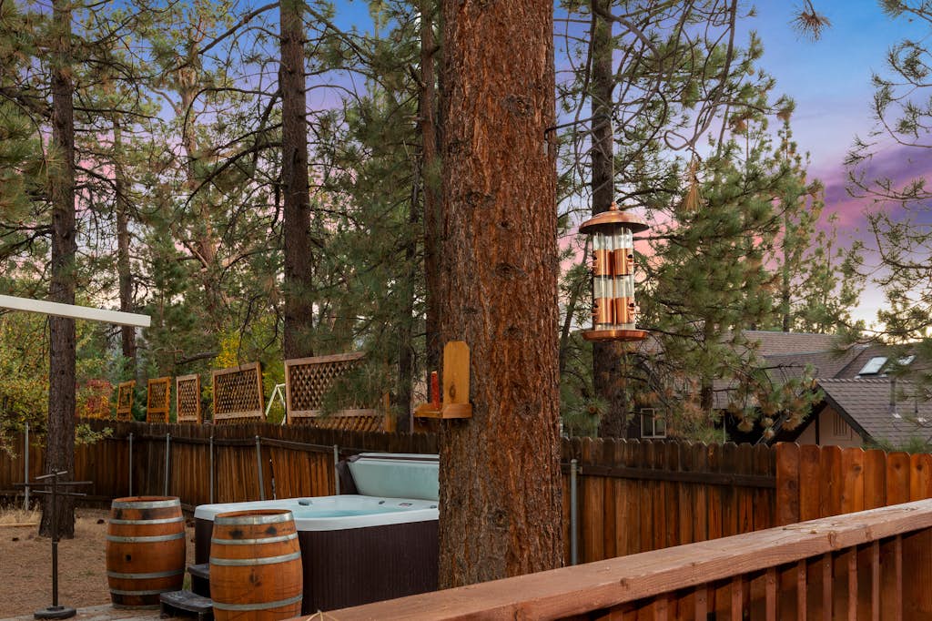Mountain Fun Retreat | Steps to the Lake • Hot Tub • Kid-Friendly Game Room