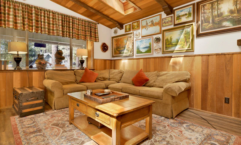 Moonridge Cottage at Bear Mountain Resort w/ Hot Tub