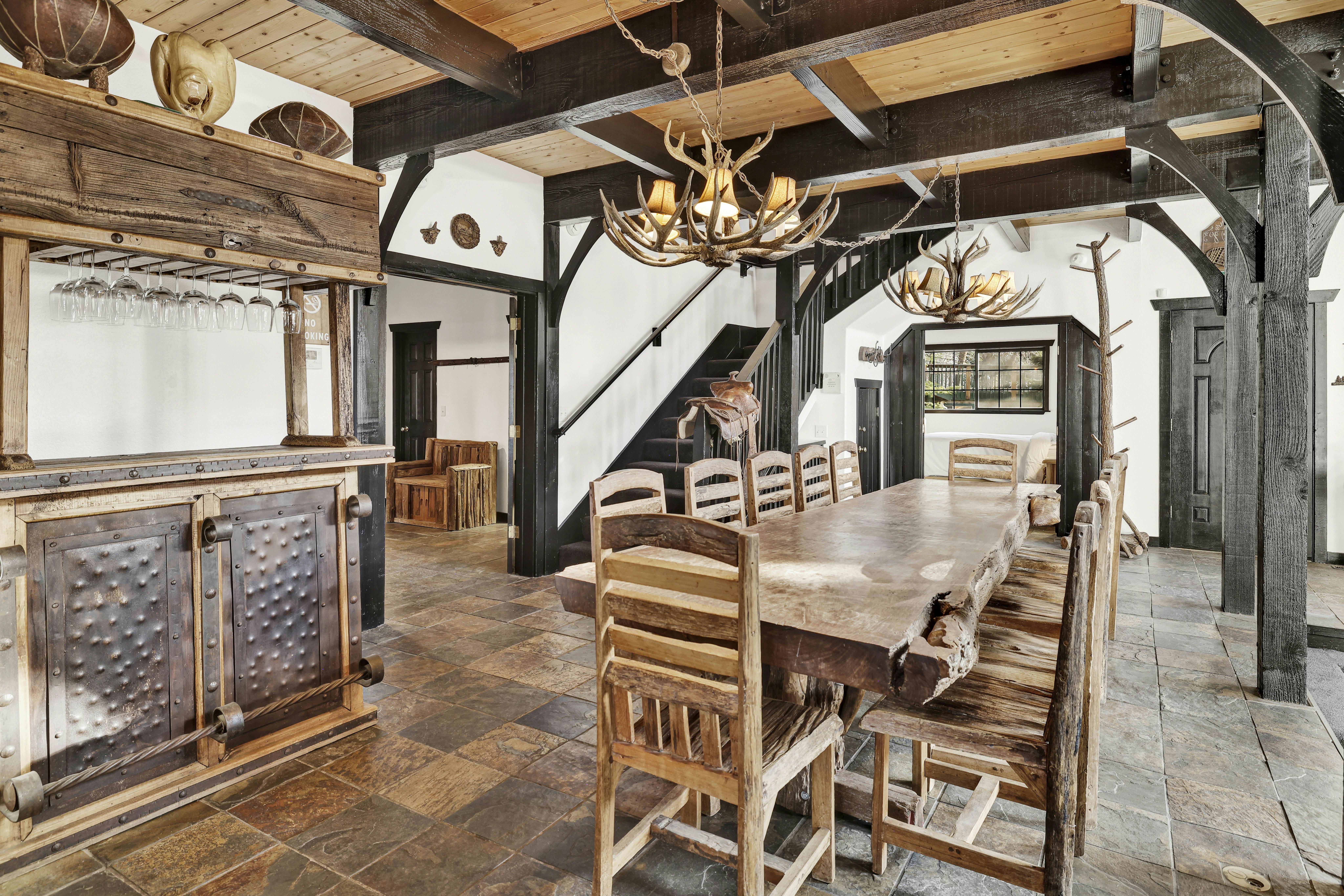 1842-Black Diamond Chalet