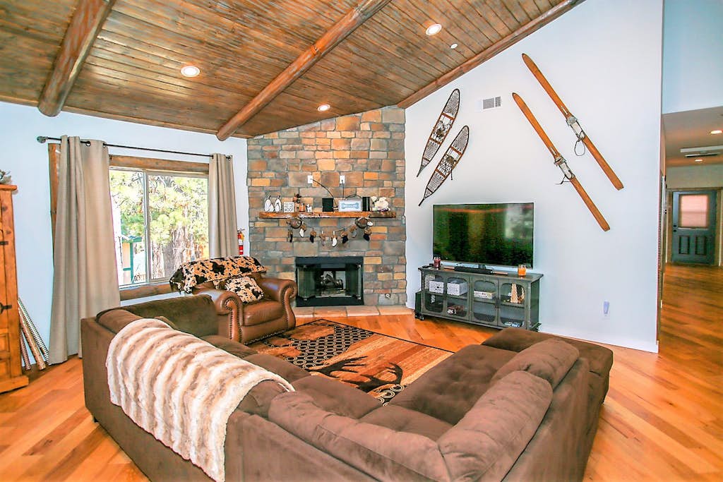 Experience Relaxing Alpine Chalet at Big Bear Lake