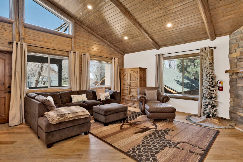 Experience Relaxing Alpine Chalet at Big Bear Lake
