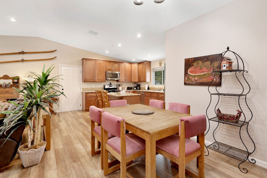 Kit Kats Hideaway Big Bear- Hot Tub- Games