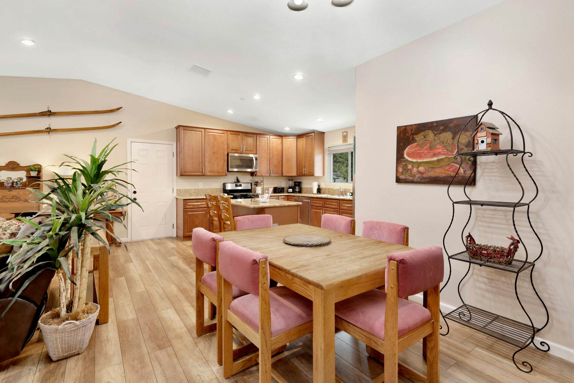 1874-Kit Kat's Hideaway