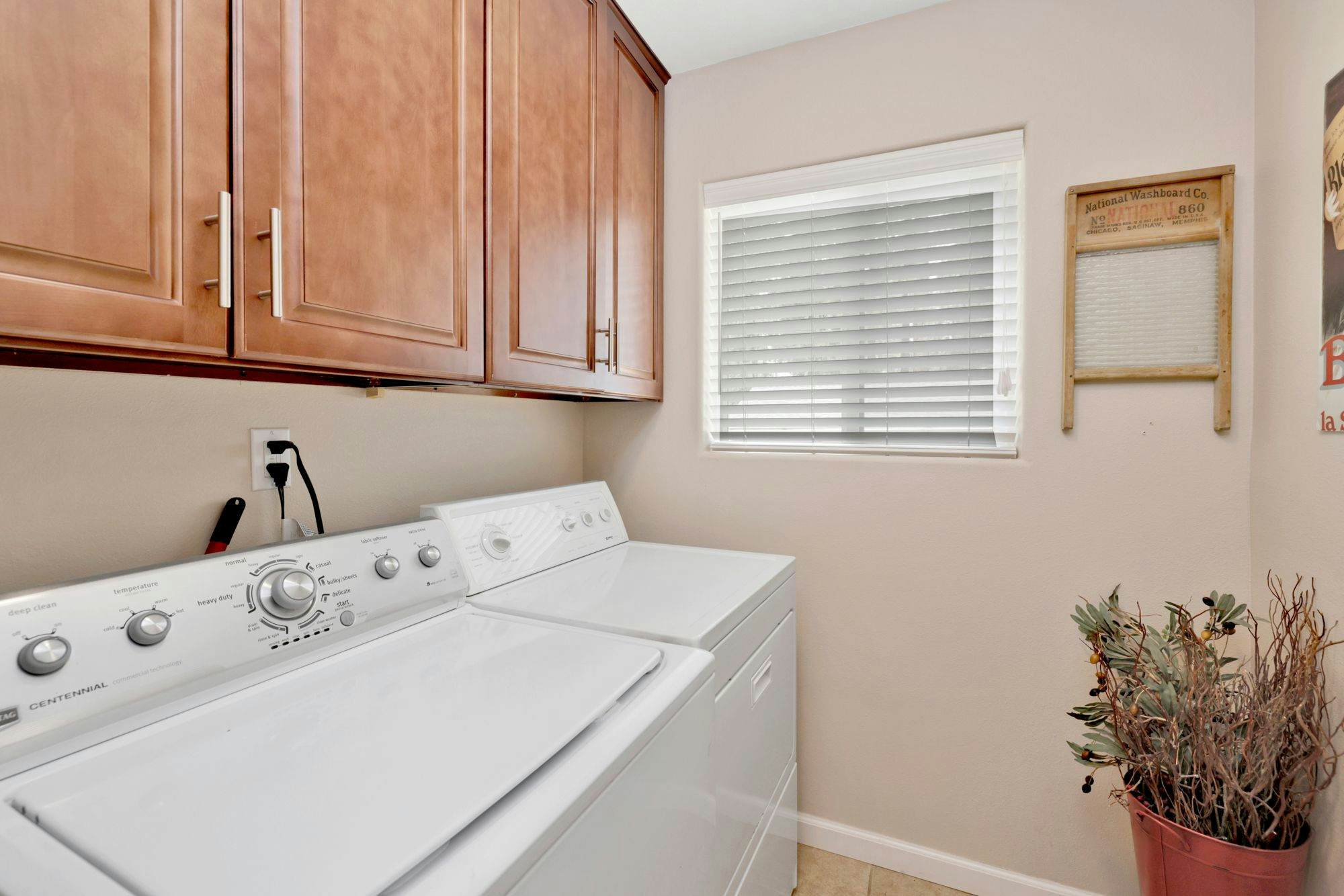 1874-Kit Kat's Hideaway