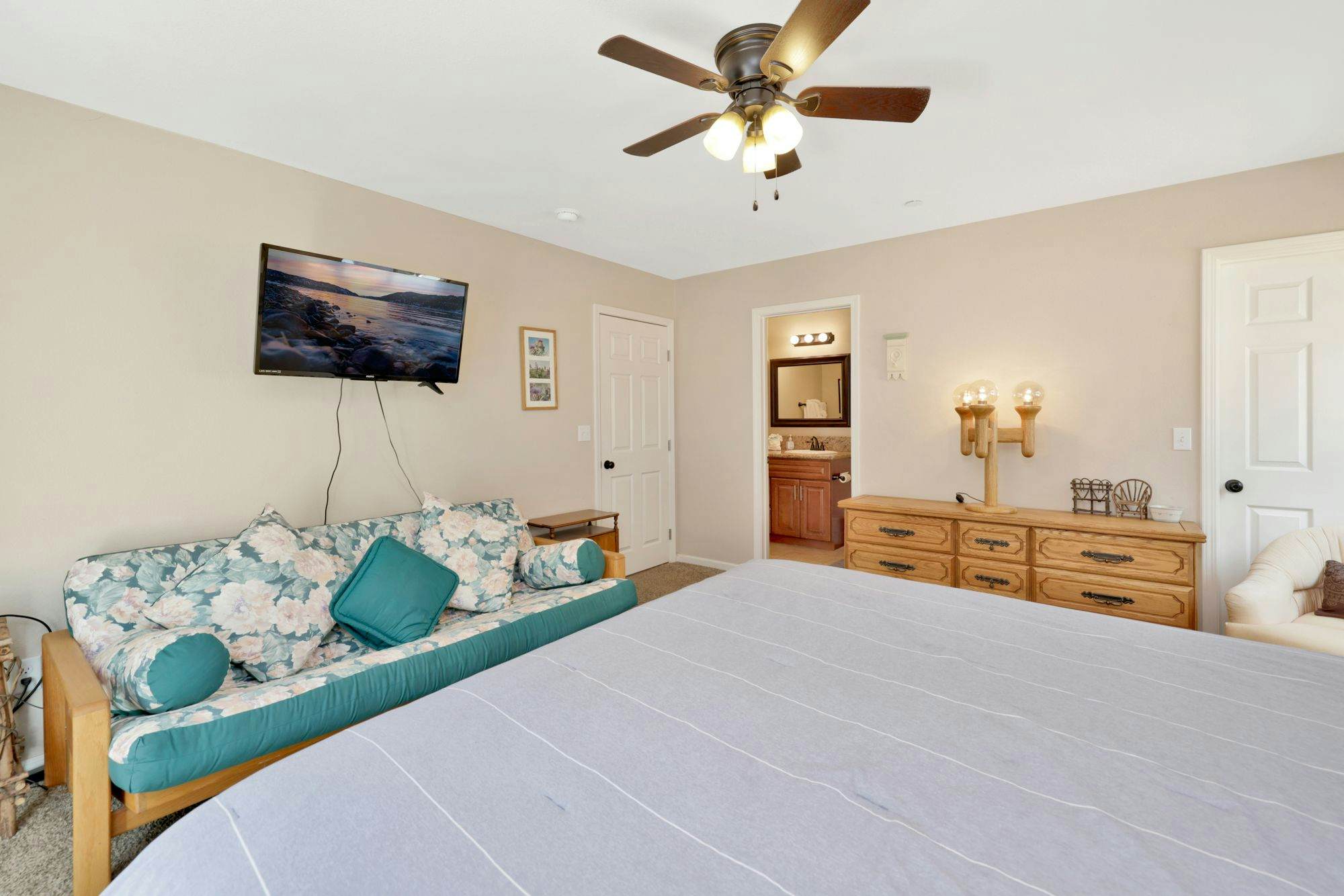 1874-Kit Kat's Hideaway