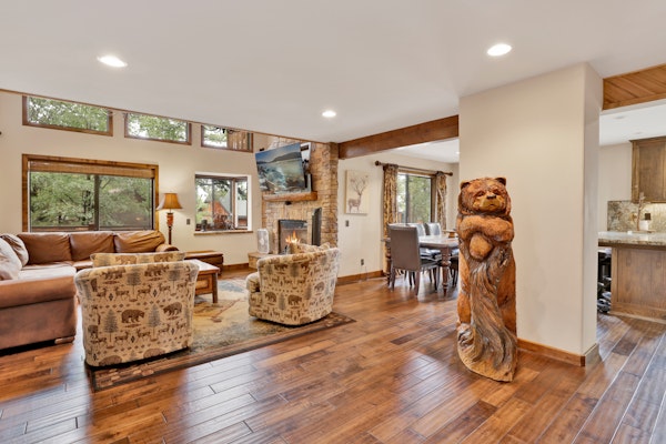 Luxury Lodge Estate | Walk to Big Bear Village | Hot Tub & Game Room | Pet Friendly