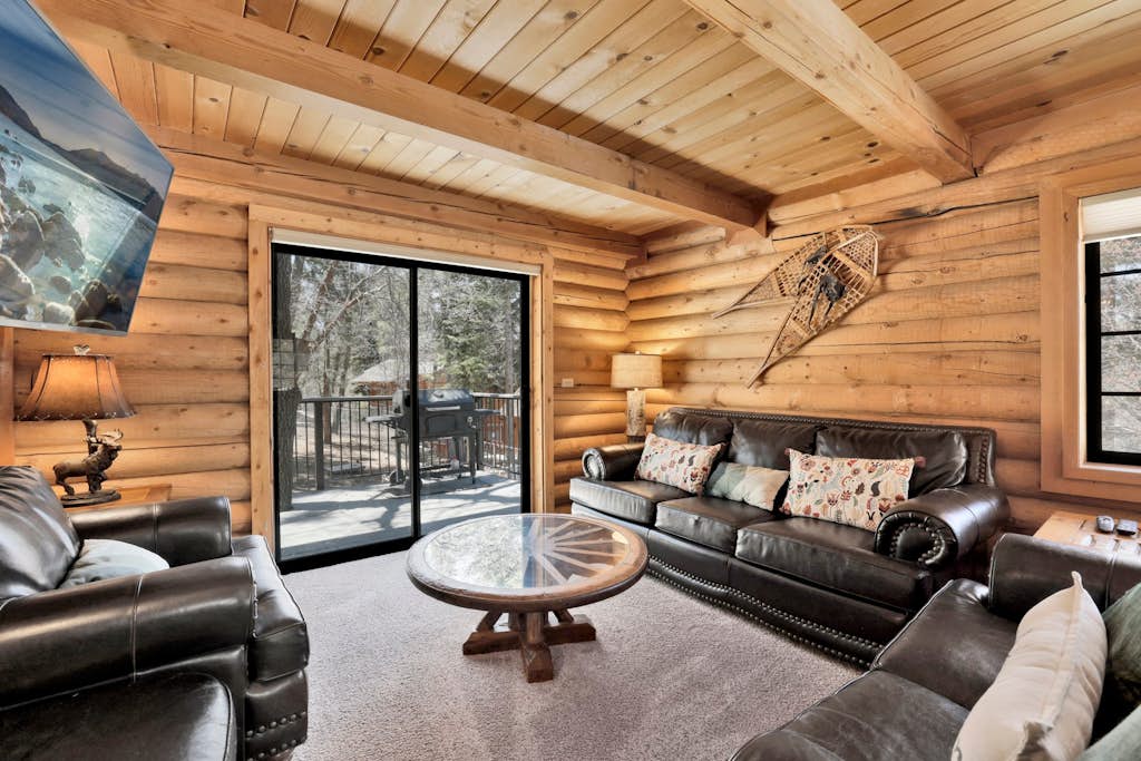 Woodland Log Village Retreat w/ Hot Tub at Big Bear