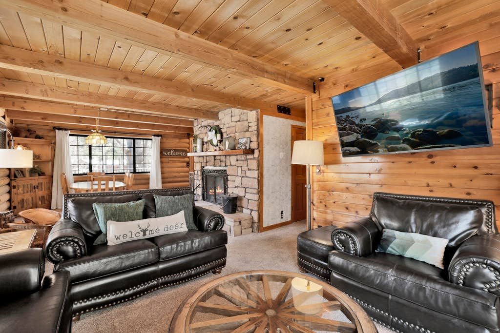 Woodland Log Village Retreat w/ Hot Tub at Big Bear