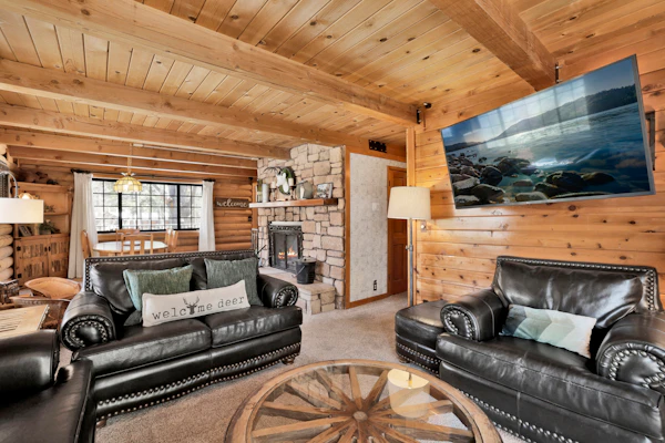 Woodland Log Village Retreat w/ Hot Tub at Big Bear