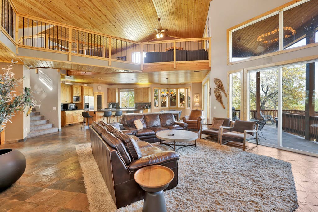 Grand Forest Lodge Retreat- Hot Tub- Games-