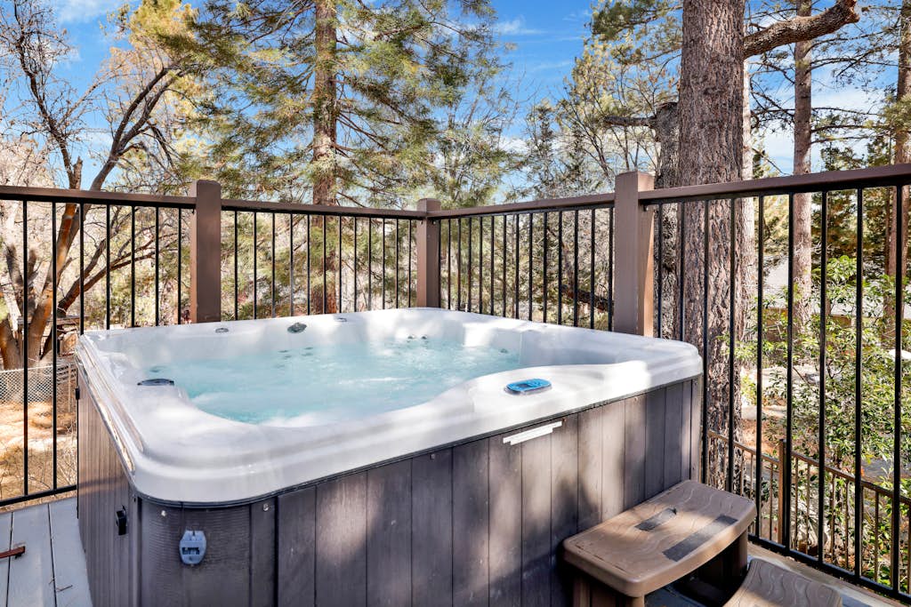 Splash Mountain Retreat Big Bear- Hot Tub- Games- Central Village Chalet-
