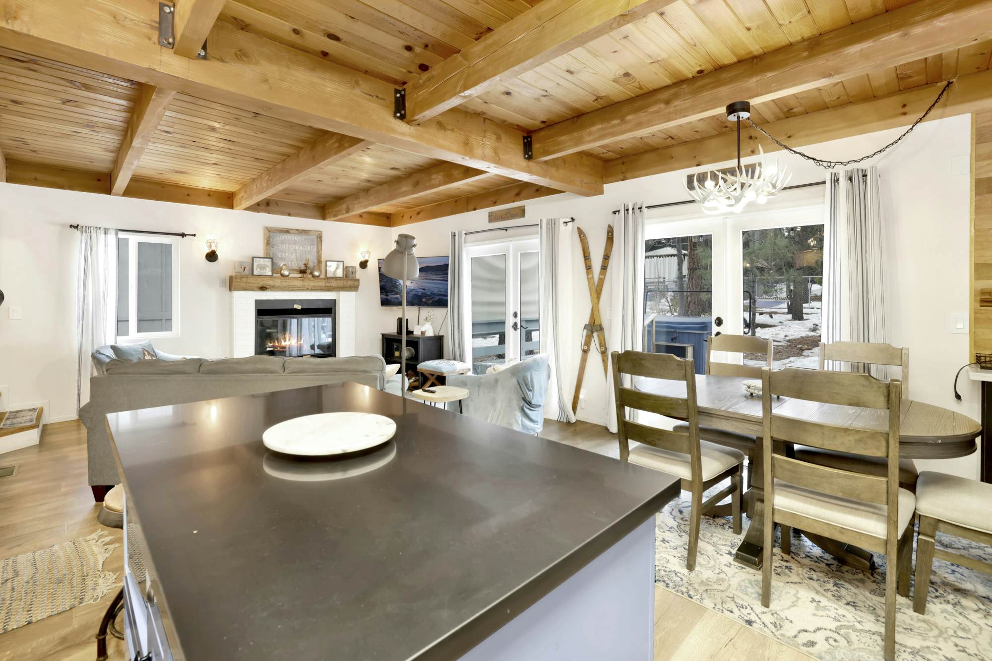 2045-Blue Bear Chalet