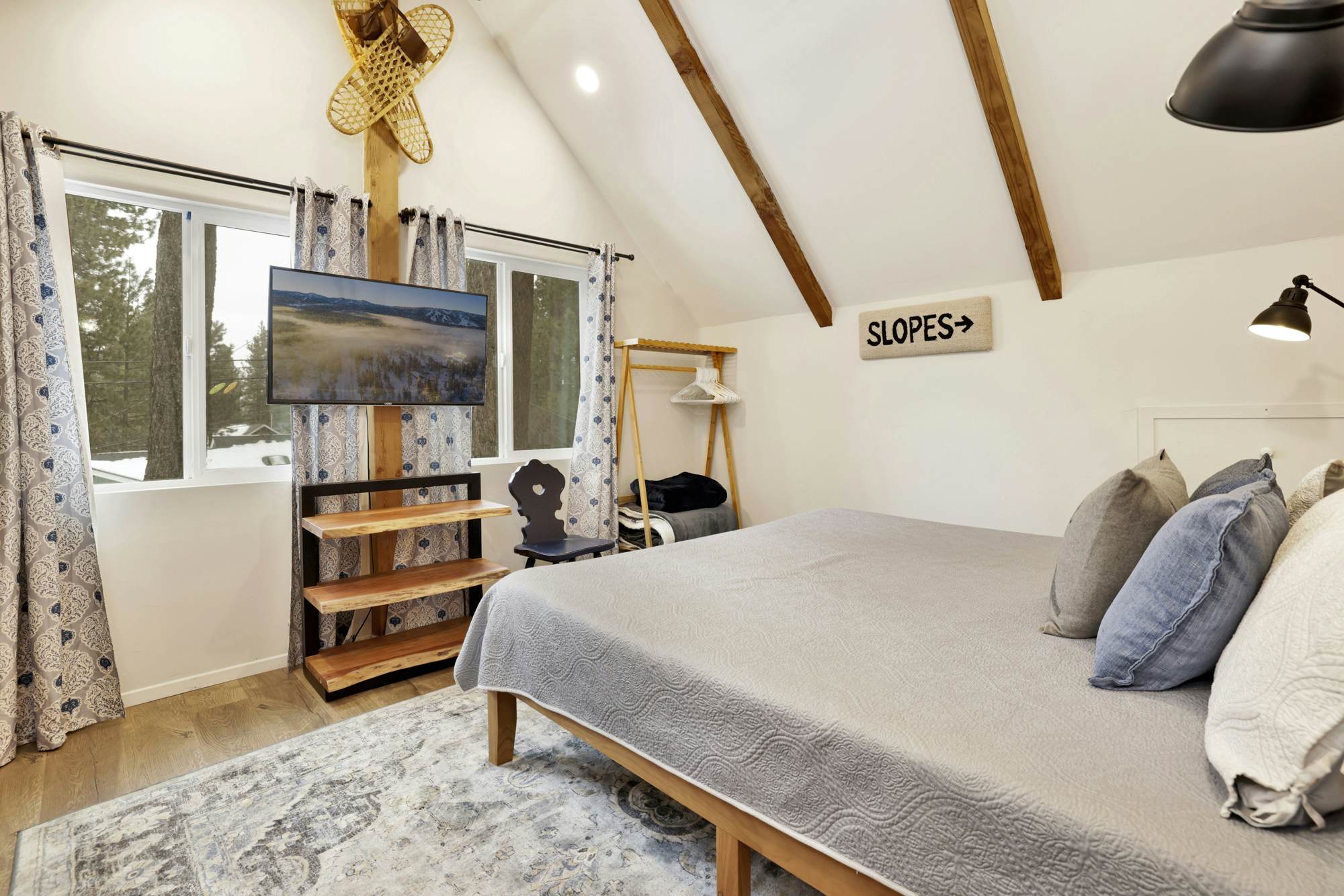 2045-Blue Bear Chalet