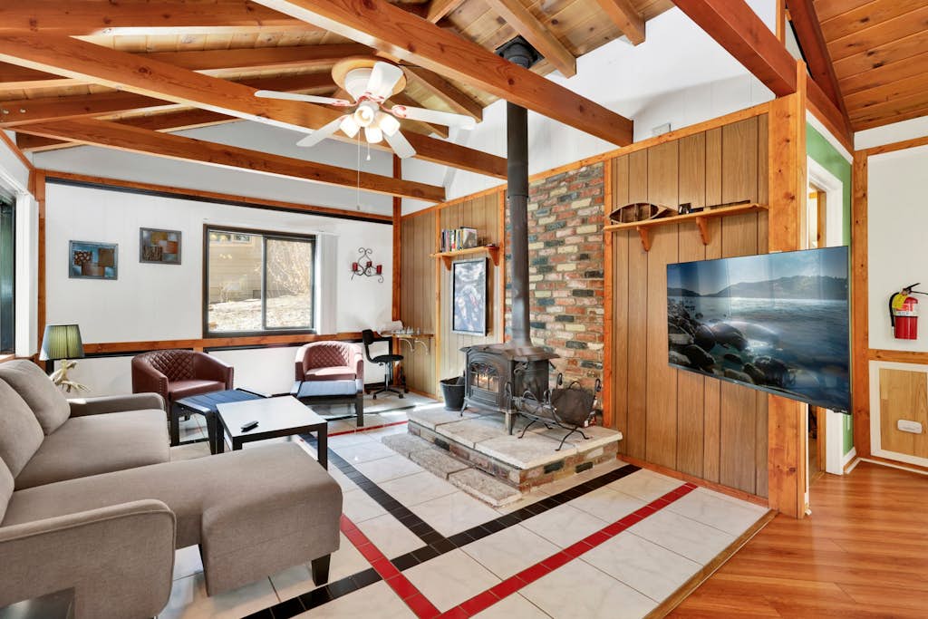 Moonlight Ridge Retreat w/ Hot Tub at Big Bear