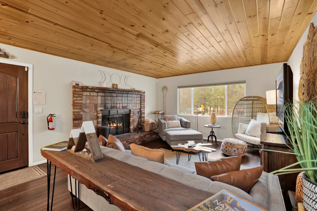 Bohemia Big Bear w/ Hot Tub + Games