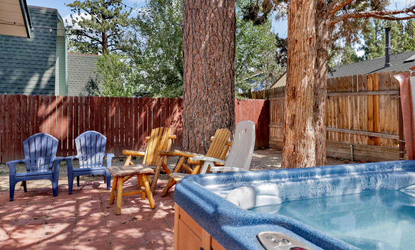 Montana Cabin | Hot Tub • Near Dirt Bike Trails • Cozy Retreat