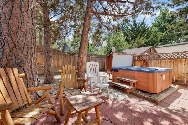 Montana Cabin | Hot Tub • Near Dirt Bike Trails • Cozy Retreat